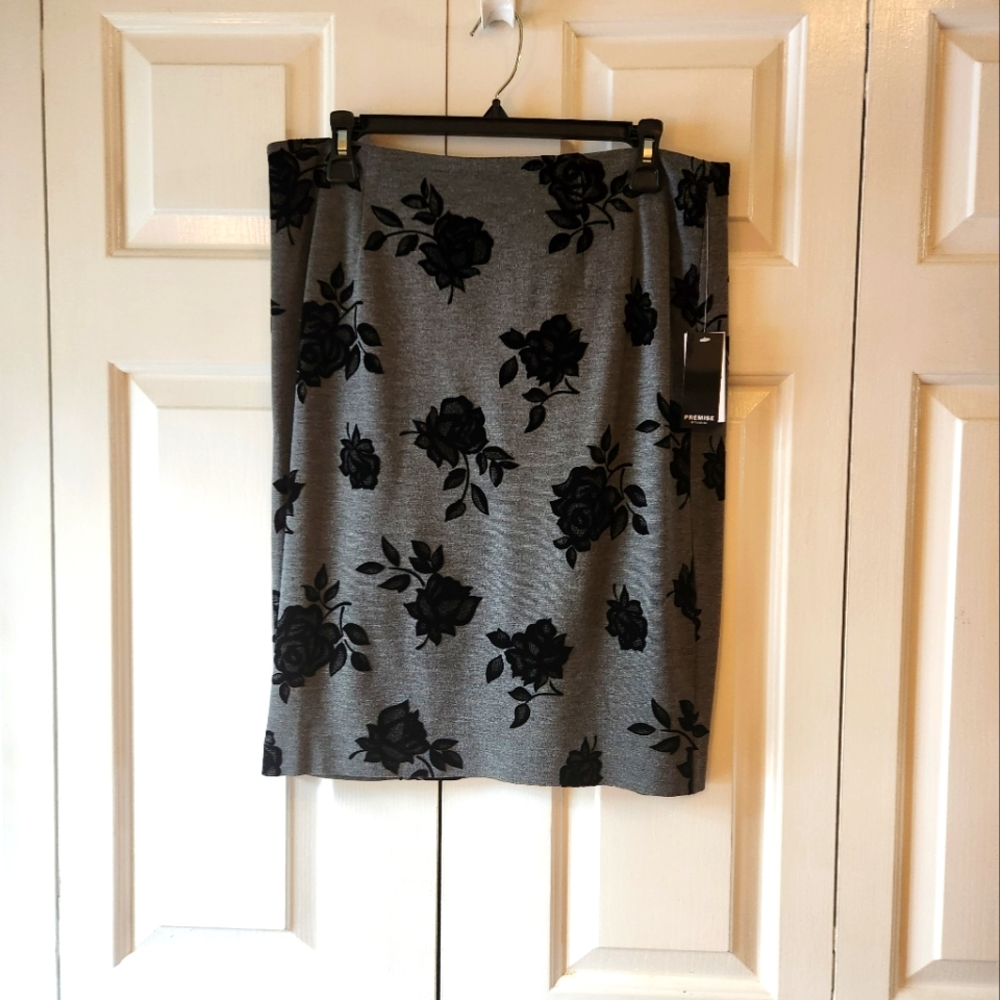 Premise Studio Lined Dark Gray / Black Skirt. Size 10